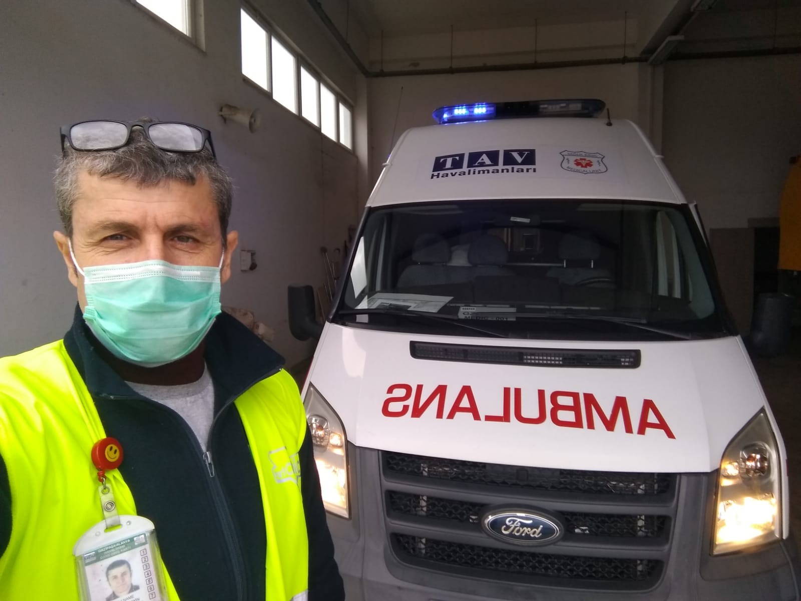 26 yıldır çöp toplayan ambulans şoförü mesai dışında motosikletiyle çöp avına çıkıp canlı yayın yapıyor
